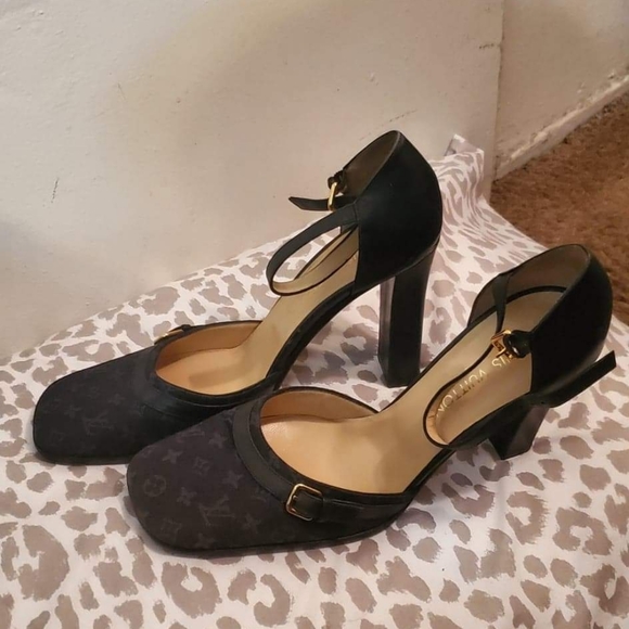 Louie Vuion Paris high heels - Picture 2 of 5